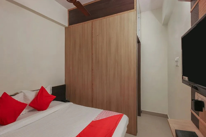 Room 5 of 8