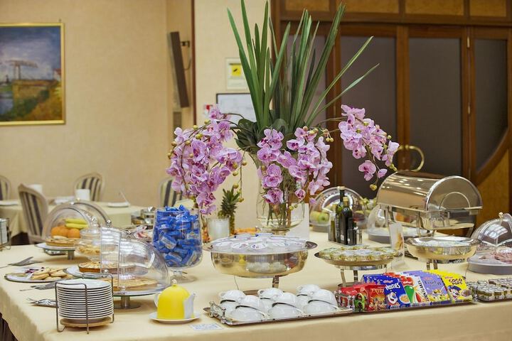 Breakfast/Coffee Service 101 of 128