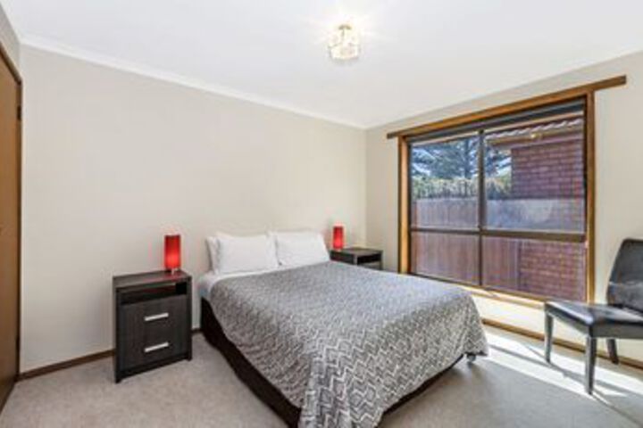 Room 5 of 11