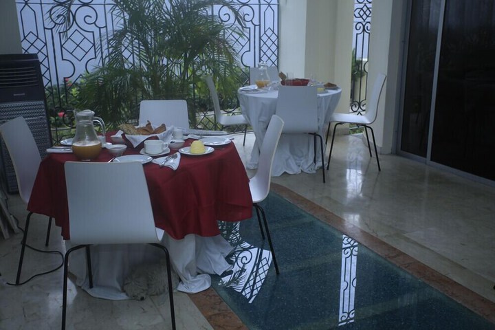 Dining 19 of 61