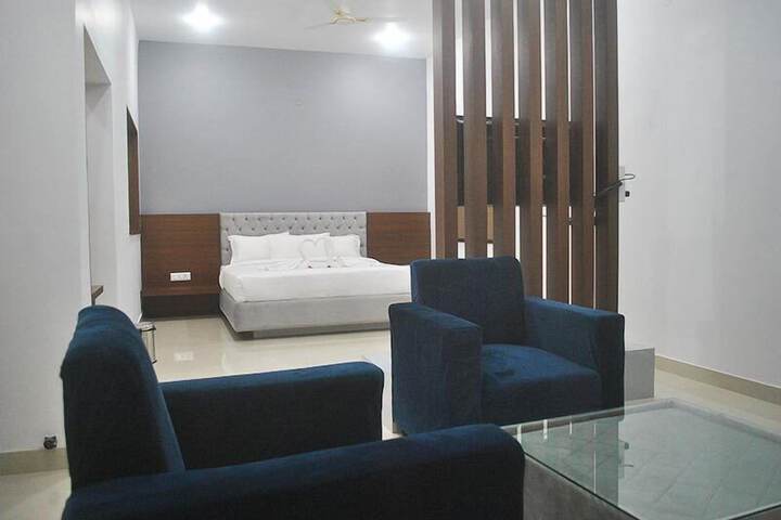 Room 4 of 27