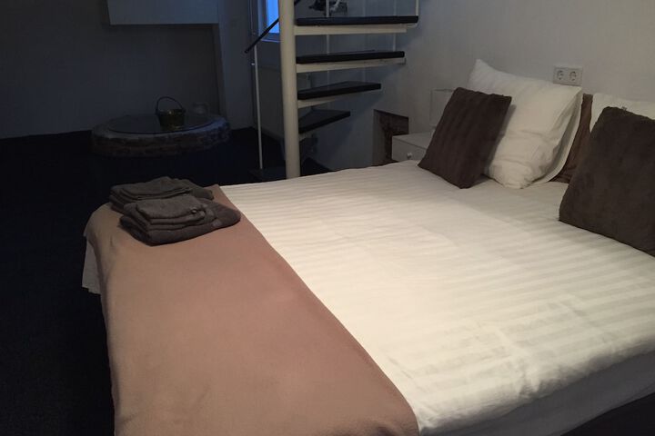 Room 15 of 29