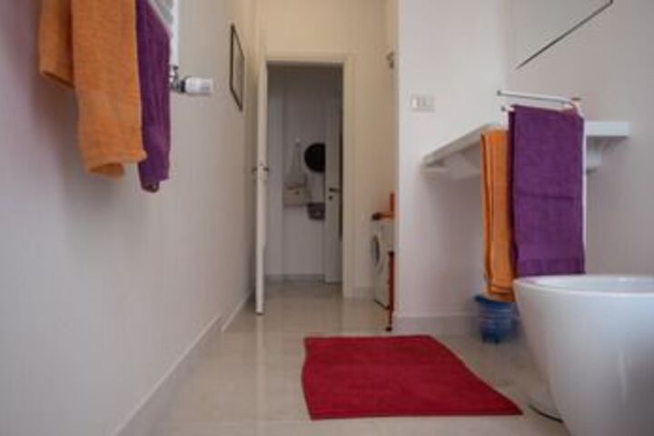 Room 2 of 31