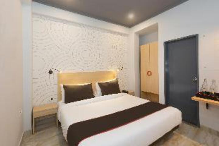 Room 9 of 23