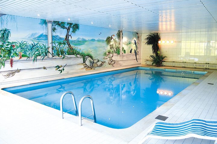 Pool 13 of 35
