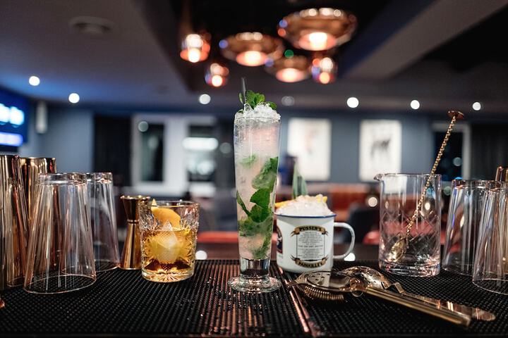 Lounge 51 of 62