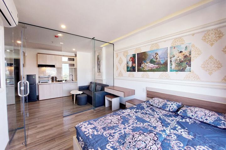 Room 6 of 27
