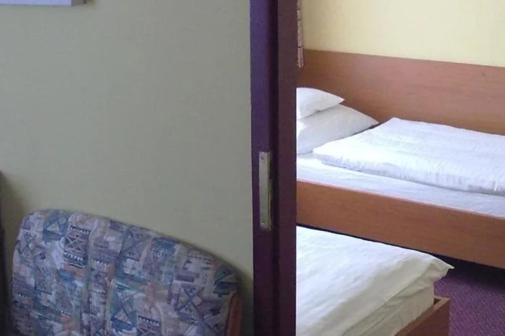 Room 6 of 24