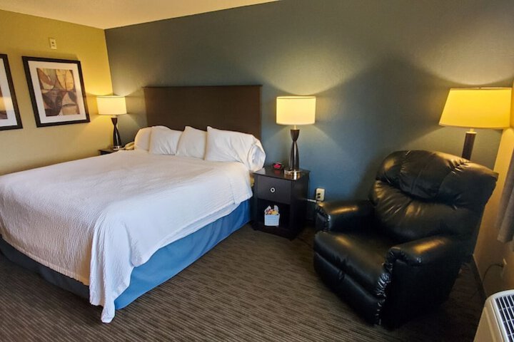 1 King Bed (7 of 22)