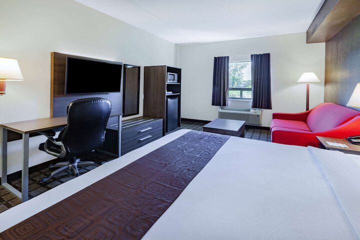 1 King Bed (7 of 19)