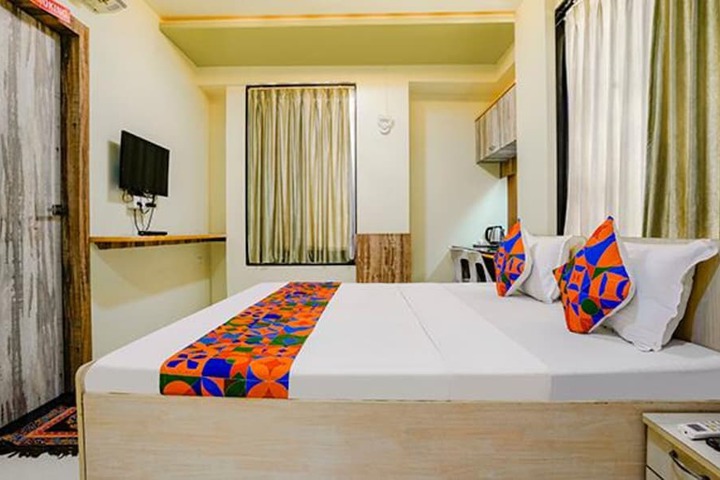 Room 28 of 40