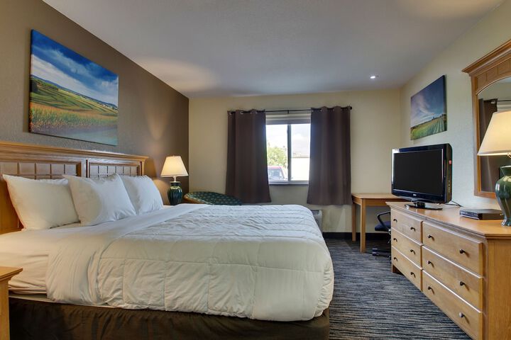 1 King Bed Accessible (13 of 13)