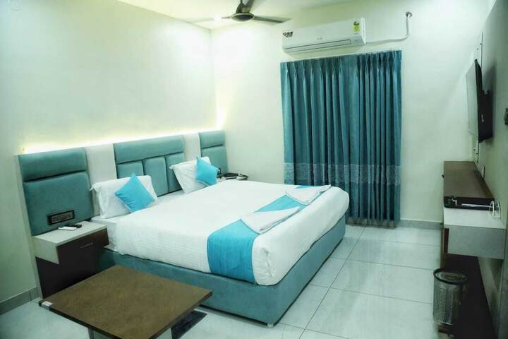 Room 5 of 20