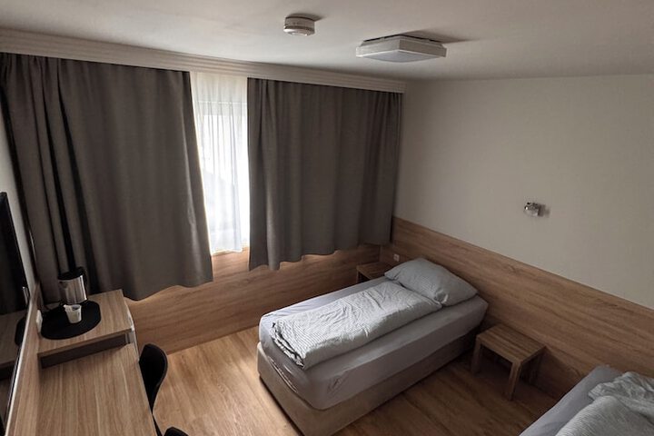 Room 35 of 91