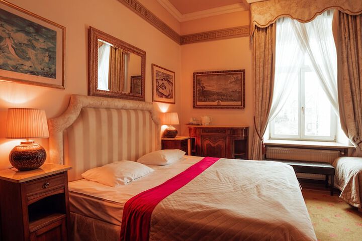 Room 8 of 52