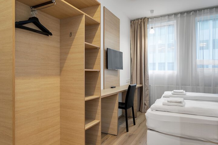 Room 14 of 96