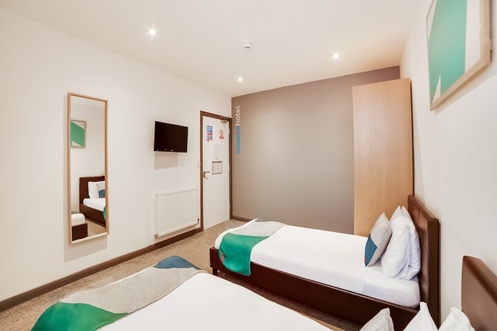 Room 8 of 34
