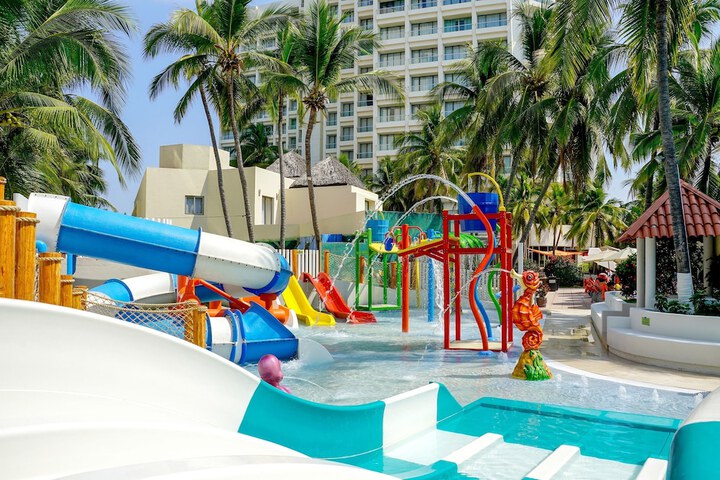 Hotel with Pool