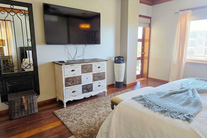 Room 32 of 927