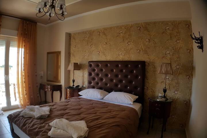 Room 14 of 32