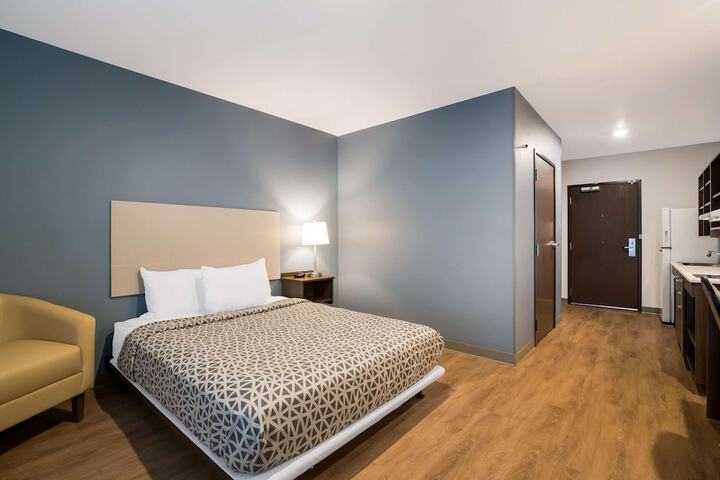 1 Queen Bed (18 of 18)
