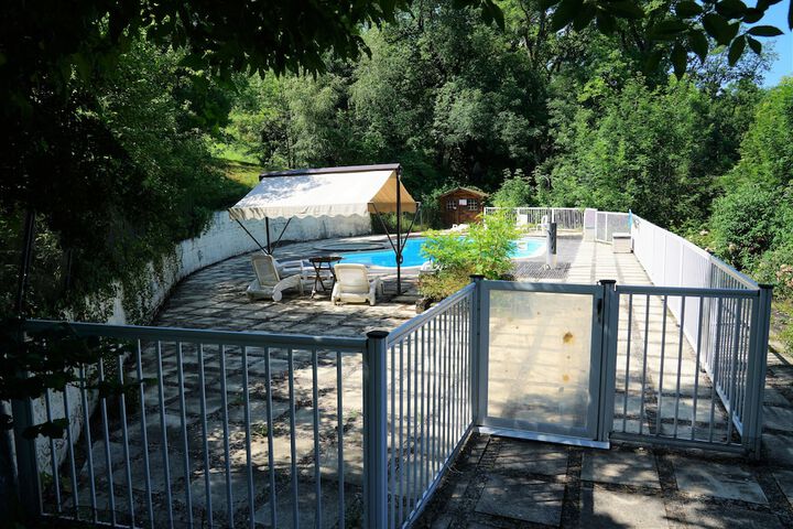 Pool 32 of 45
