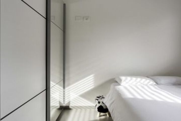 Room 8 of 19