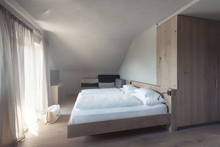 Room 2 of 41