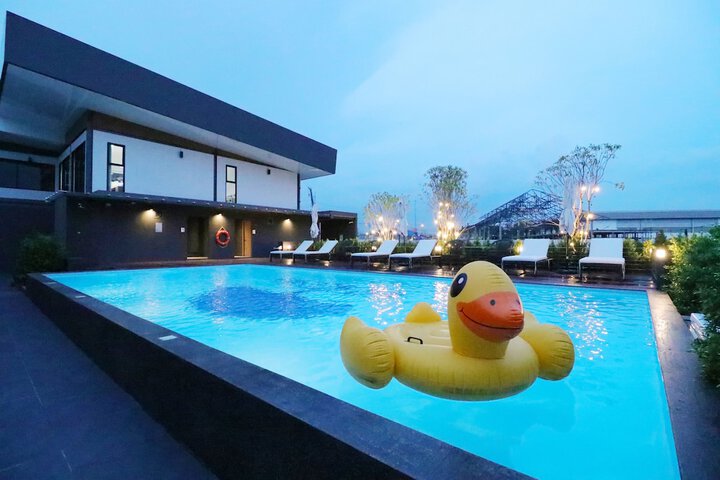 Pool 18 of 36
