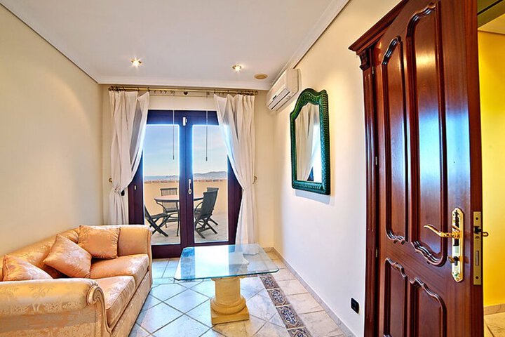 Room 4 of 24