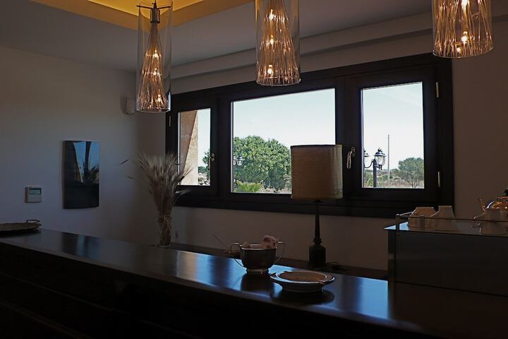 Lounge 21 of 31