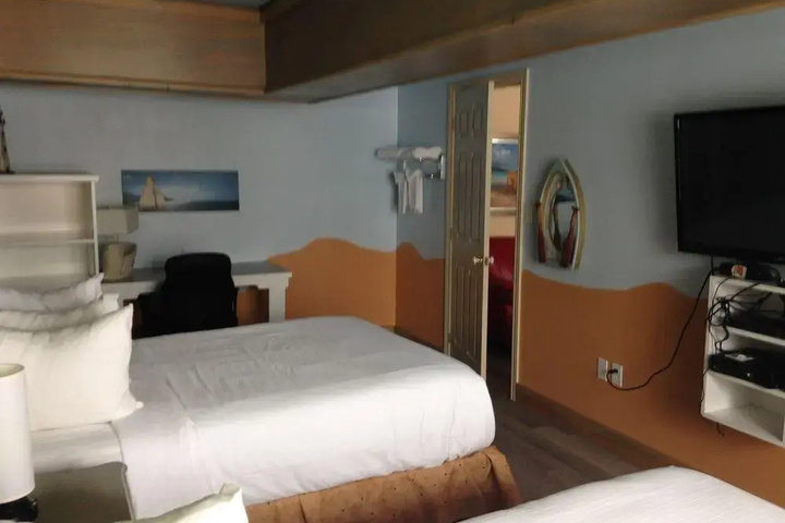 Room 3 of 9