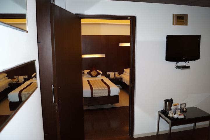 Room 26 of 76