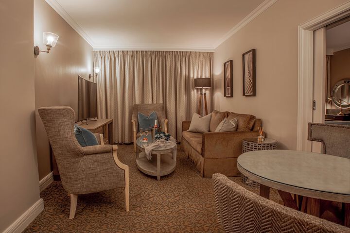 Lounge 42 of 57