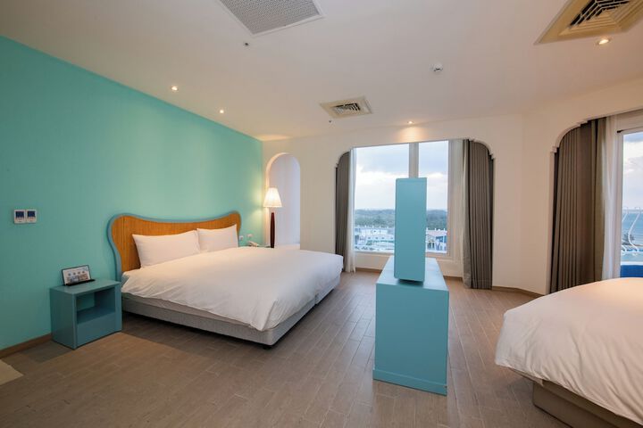 Room 34 of 95