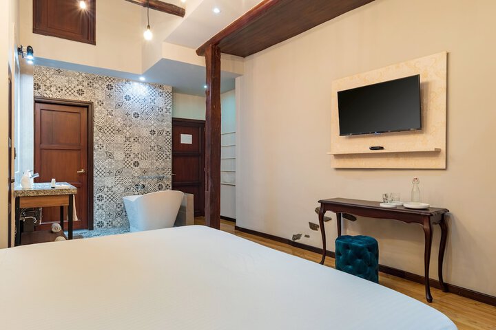 Room 26 of 74