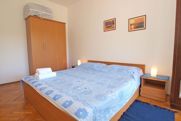 Room 6 of 26