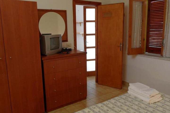 Room 6 of 62