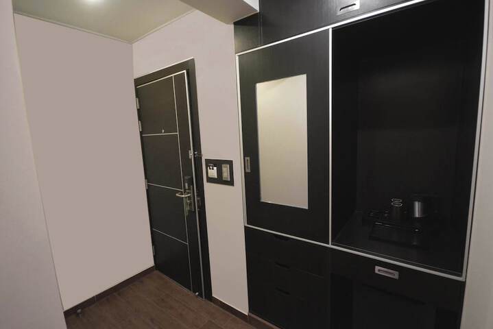Room 17 of 32