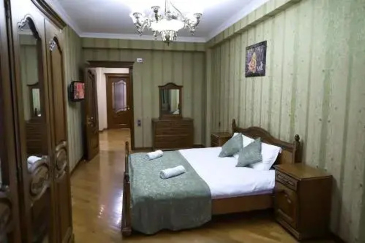 Room 3 of 8