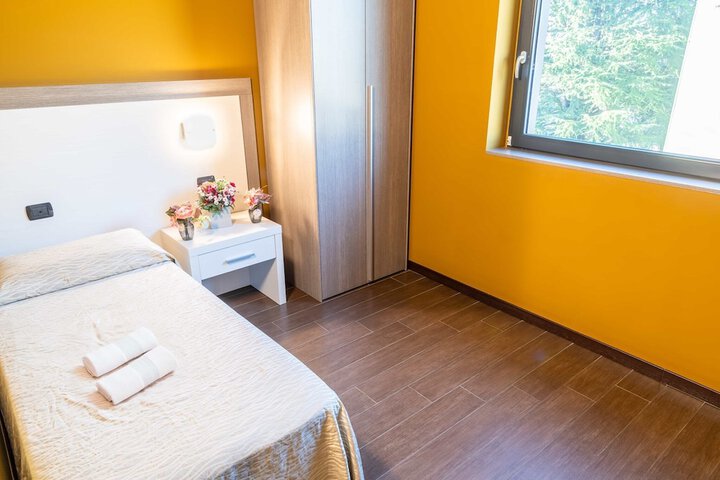 Room 7 of 16