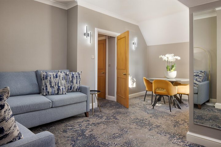Room 32 of 103