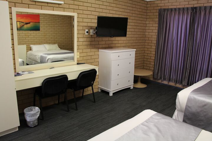 Room 8 of 33