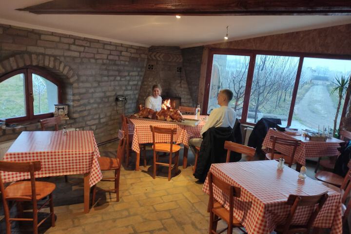 Dining 27 of 52