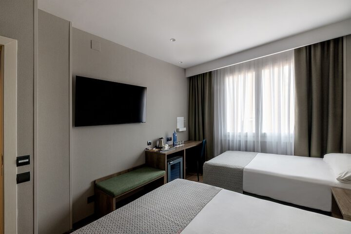 Room 16 of 42