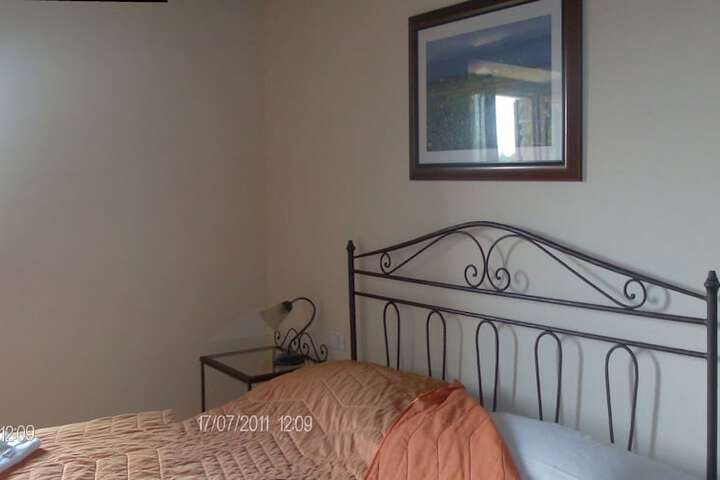 Room 4 of 75