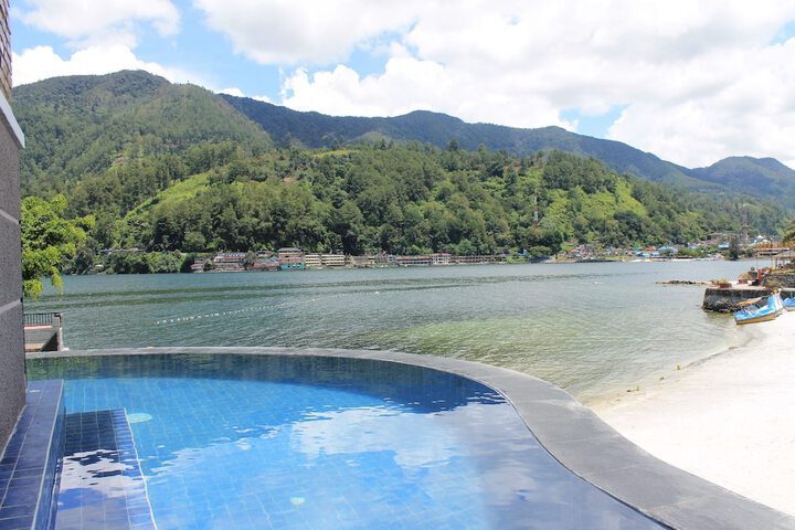 Pools & Facilities