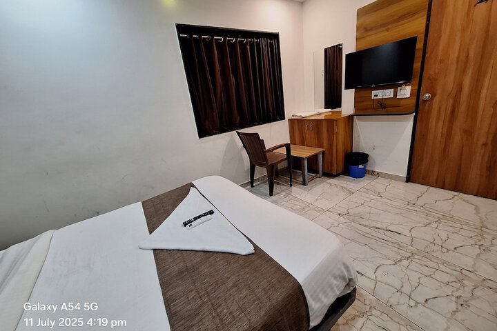Room 6 of 26