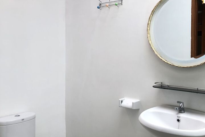 Room 12 of 27
