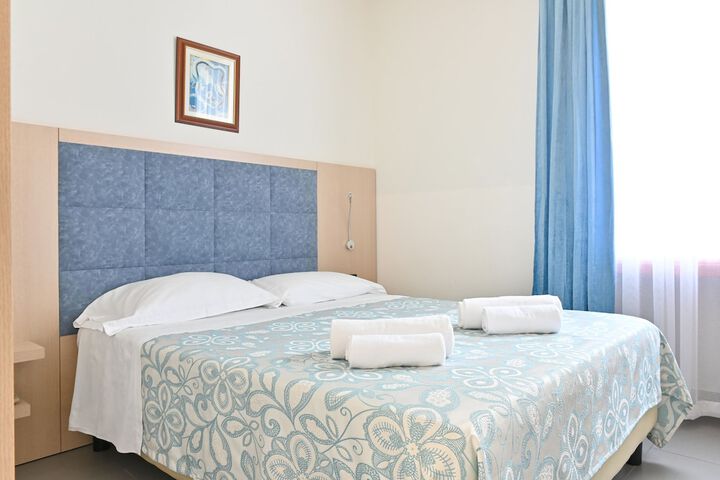 Room 7 of 52